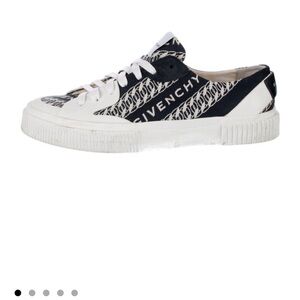 Authentic Givenchy canvas printed low top sneakers. Blue and white.